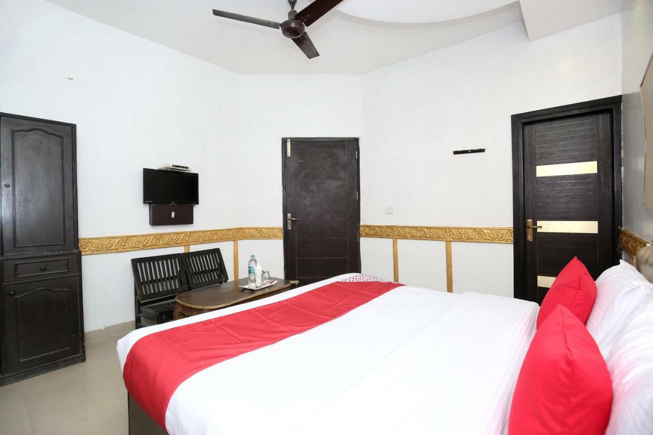 Hotel Oyo 5884 Amante Chandīgarh Esterno foto