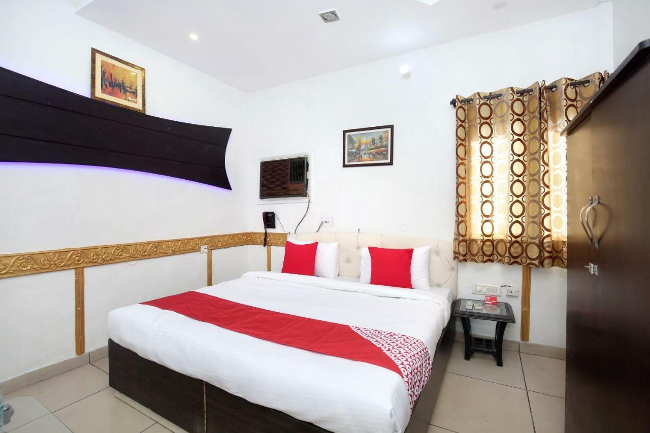 Hotel Oyo 5884 Amante Chandīgarh Esterno foto